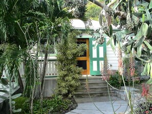 Cactus Flower Cottage Entry