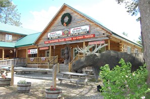 Exterior - Mt Washington Home Escape W/ Jacuzzi : Pets Welcome With Private Backyard (Carroll)