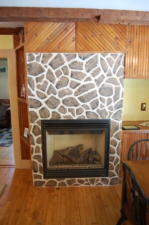 Interior - Mt Washington Home Escape W/ Jacuzzi : Pets Welcome With Private Backyard (Carroll)