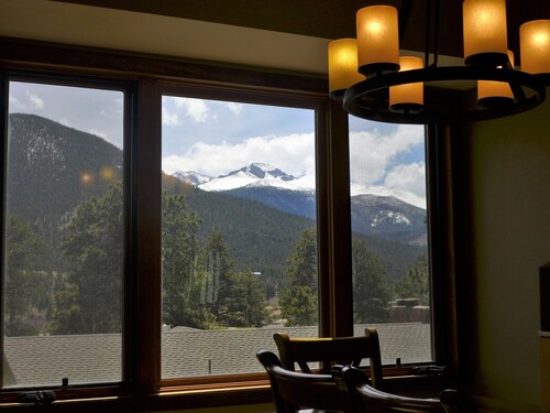 Maison de montagne moderne avec des vues majestueuses