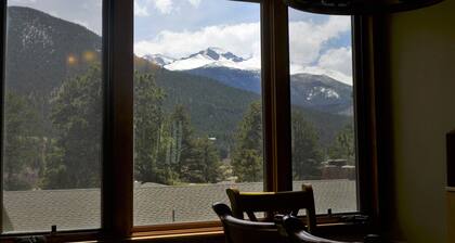 Maison de montagne moderne avec des vues majestueuses