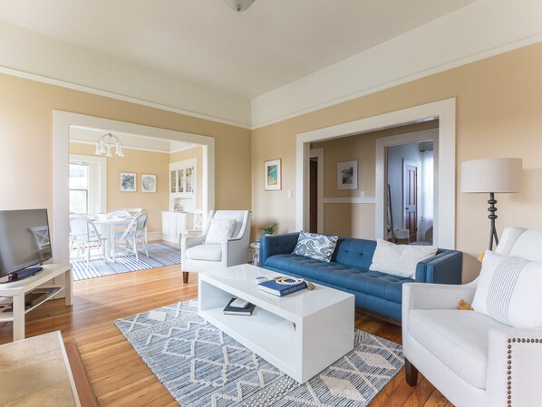 Smart TV, fireplace, books