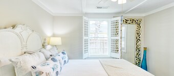 Couples love this sweet thing, just a block to the beach