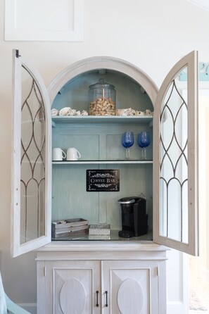 Interior - Couples love this sweet thing, just a block to the beach (Folly Beach)