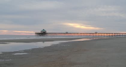 Couples love this sweet thing, just a block to the beach