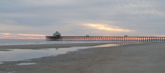 Couples love this sweet thing, just a block to the beach