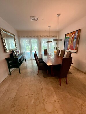 Dining - Private 7BR Villa & Pool walk to Palm Beach! (Palm Beach)