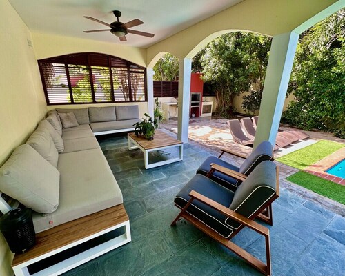 Private 7BR Villa & Pool walk to Palm Beach!