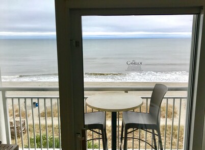 💎NEWLY REMODELED!! ISLAND TIME Honeymoon Suite Direct Oceanfront King Luxury