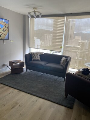 Smart TV, stereo - Cozy and Modern Mountain View Studio - Ilikai Marina (Honolulu)