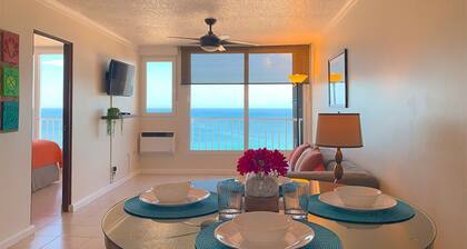 Mesmerizing Views, Charming, Airy 1BR condo in San Juan's Isla Verde Beach