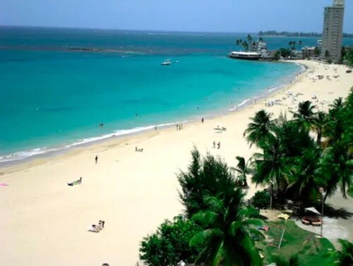 Vistas fascinantes, y aireado 1BR Condo encantador en Playa Verde de San Juan Isla