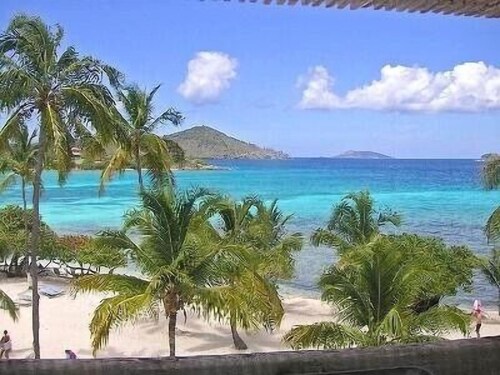 Sapphire Beachfront Condo  - Amazing Snorkeling - Free Wi - Fi 