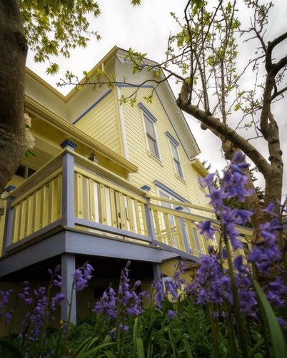 In the Heart of Port Townsend! Just Blocks to Downtown & Uptown Districts