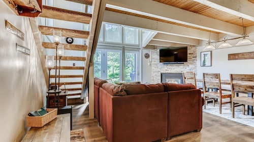 Cozy & close-in location, a true ski-in and ski out location! Great Snow!!