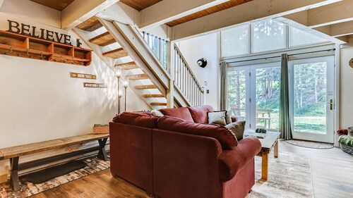 Cozy & close-in location, a true ski-in and ski out location! Great Snow!!