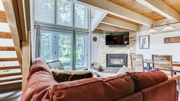 Smart-TV, Kamin, Videospiele, Netflix