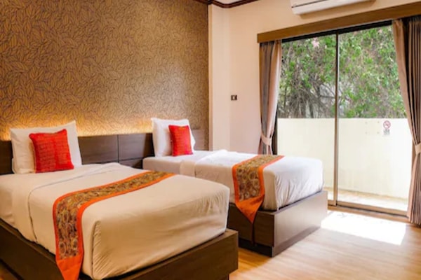 New Deluxe Twin Room | Free WiFi, bed sheets