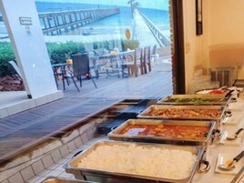 Petit déjeuner servi sur place