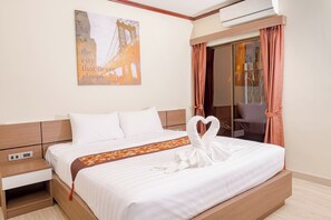 New Superior Double Room | Free WiFi, bed sheets - NIM SEE SENG Hotel (Chiang Mai)