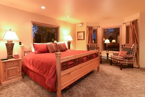 4 slaapkamers, een bureau, een strijkplank/strijkijzer, reisbedje