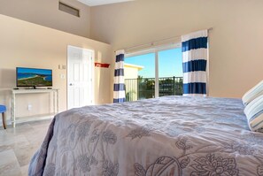 4 slaapkamers, een bureau, een strijkplank/strijkijzer, gratis wifi