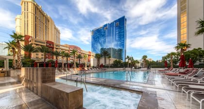 MGM Signature 3BR 4BA direkt am Las Vegas Strip mit Aussicht, Balkon, Pool und Whirlpool