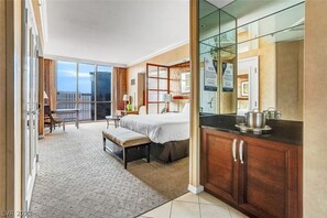 3 bedrooms, iron/ironing board, free WiFi, bed sheets - MGM Signature 3BR 4BA Strip View, Balcony Pool, NO resort fee  FREE parking (Las Vegas)