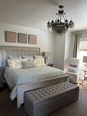3 bedrooms, desk, iron/ironing board, free WiFi