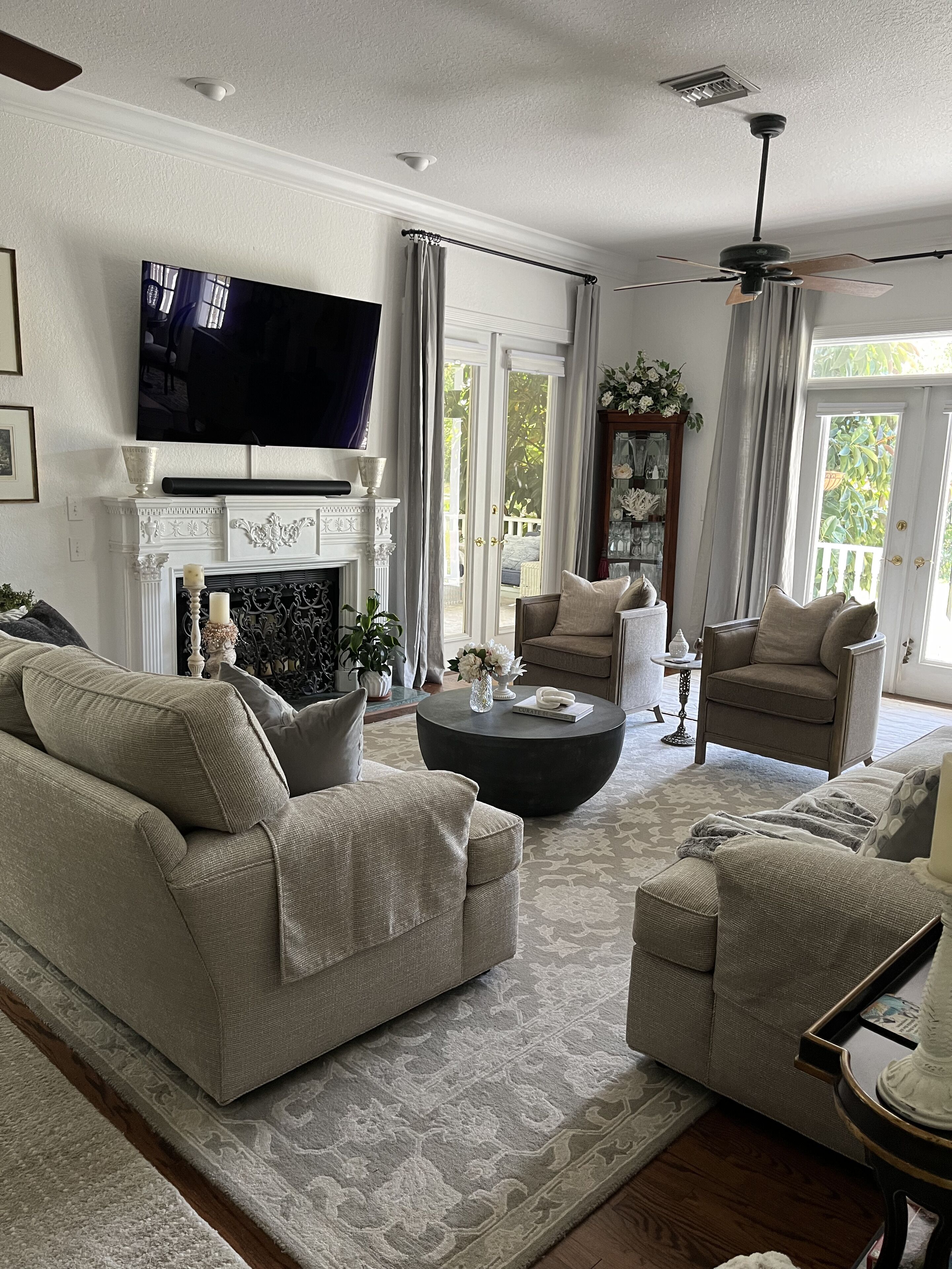 Smart TV, fireplace, Netflix, books