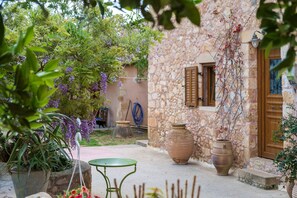 Terrace/patio - Traditional Elegant Cretan Mansion (Chania)