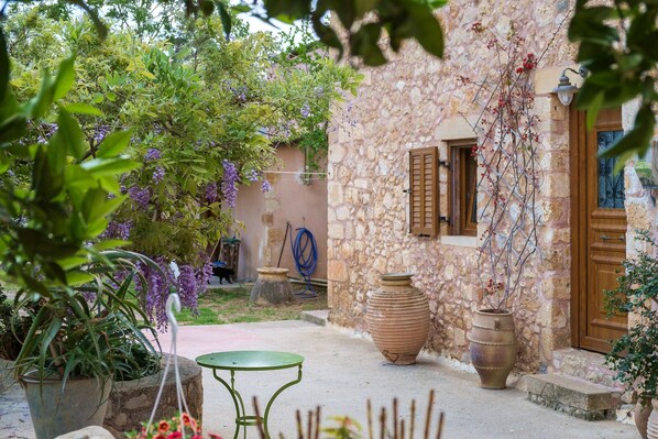 Traditional House, 2 Bedrooms | Terrace/patio