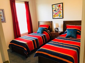 6 bedrooms, desk, iron/ironing board, travel crib