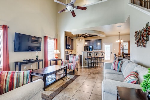 Beautiful & Cozy, BMT Friendly near SeaWorld 3mi/Six Flags 14mi/Lackland 8mi