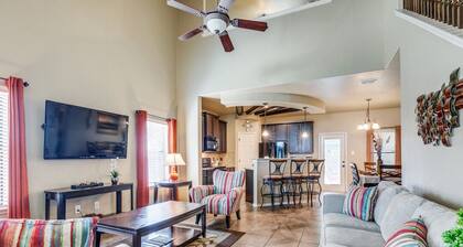 Beautiful & Cozy, BMT Friendly near SeaWorld 3mi/Six Flags 14mi/Lackland 8mi