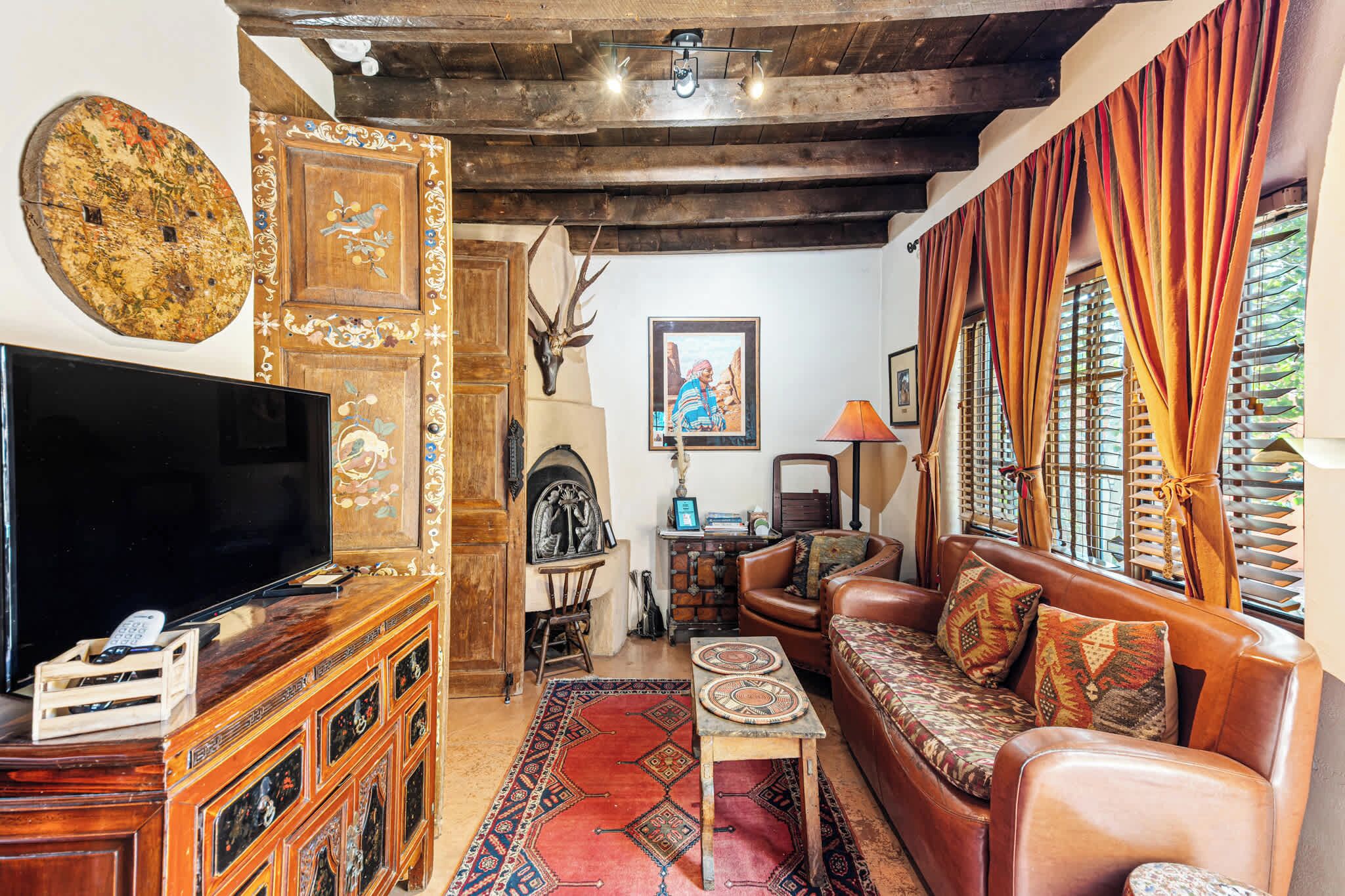 TV, fireplace, offices