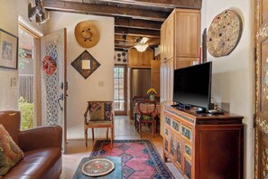 TV, fireplace, offices - Desert Sky - Railyard Adobe, Walk to the Plaza (Santa Fe)