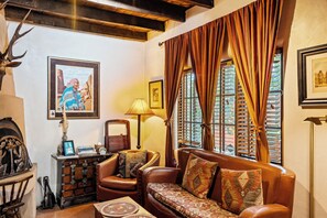 تلفزيون، مدفأة، مكتب