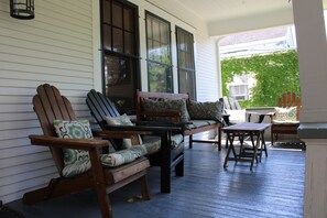 Terrace/patio - Excellent location, Private Outdoor Hot Tub, Downtown Burlington home (Burlington)