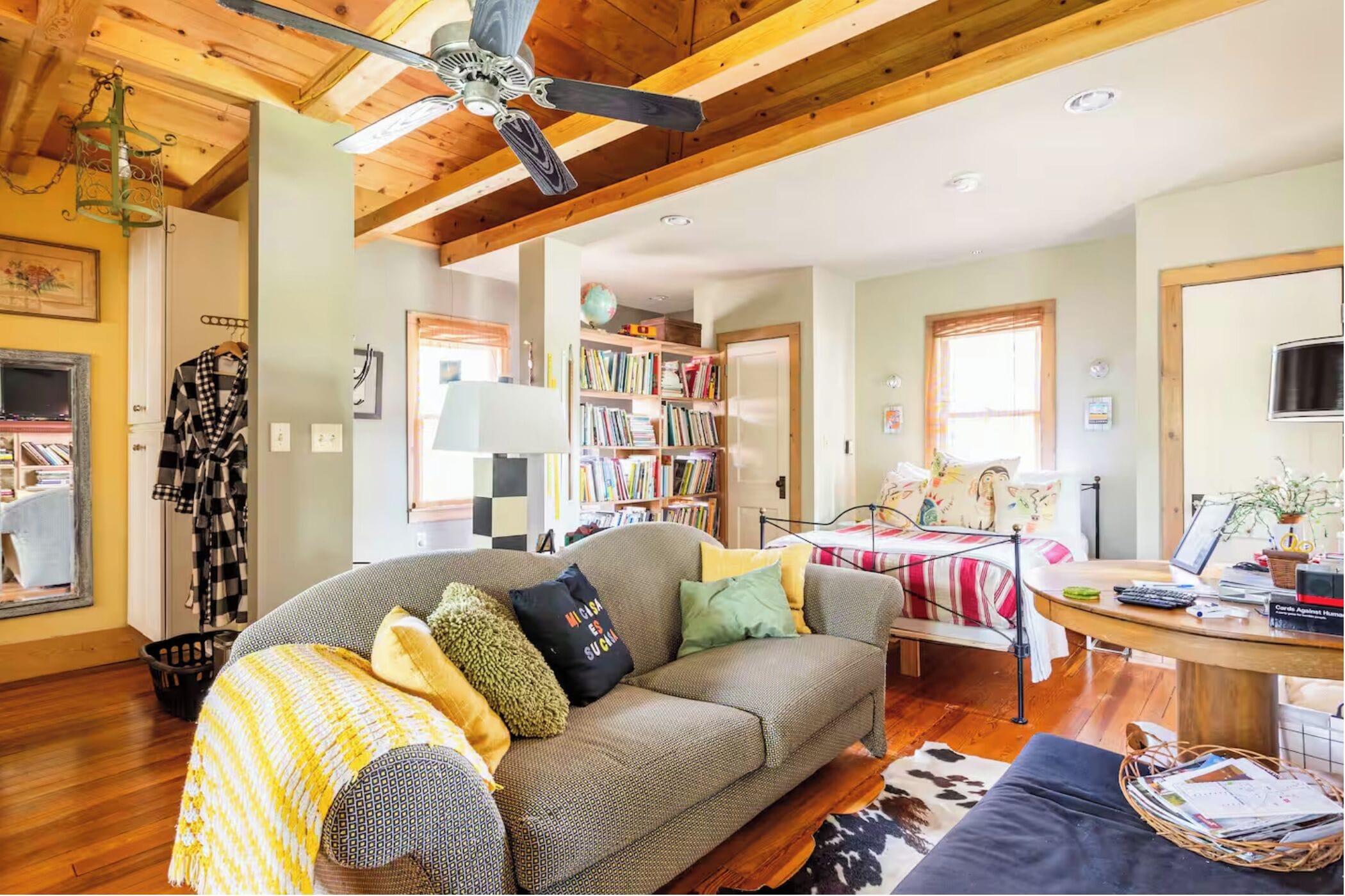 Smart-TV, DVD-Player, Bücher, Videothek