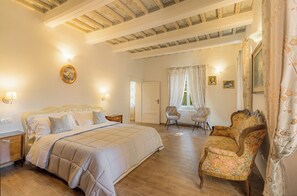 12 bedrooms, in-room safe, iron/ironing board, travel crib