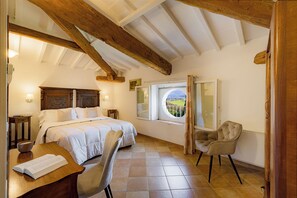 12 slaapkamers, een kluis op de kamer, een strijkplank/strijkijzer
