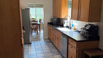 Frigorífic, microones, forn i placa de cuina