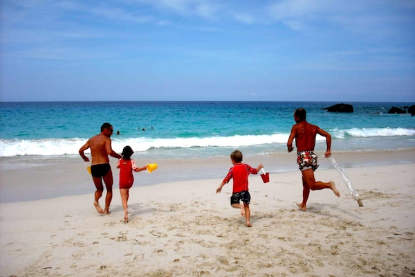 Beach nearby, sun loungers, beach towels