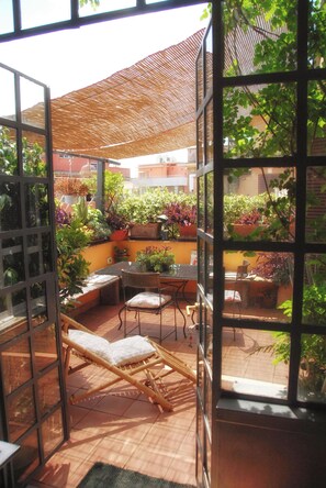 Interior - appartamento Fiore big , romantic with Terrace WİFİ AC and 2 rooms for family (Roma)