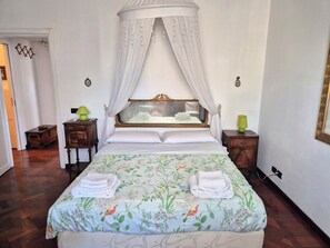 2 soverom, skrivebord, strykejern/-brett og wi-fi (inkludert)