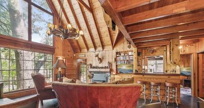 Rustic Restored 1926 Lodge Cabin järven rannalla + Beach Club -jäsenyys Koira OK