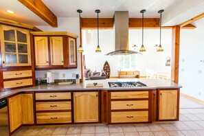Fridge, microwave, oven, stovetop - Enjoy The Views Of The Spit, Kachemak Bay And The Glaciers. (Homer)