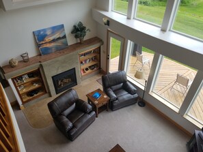 Fernseher, Kamin, DVD-Player, Tischfußball