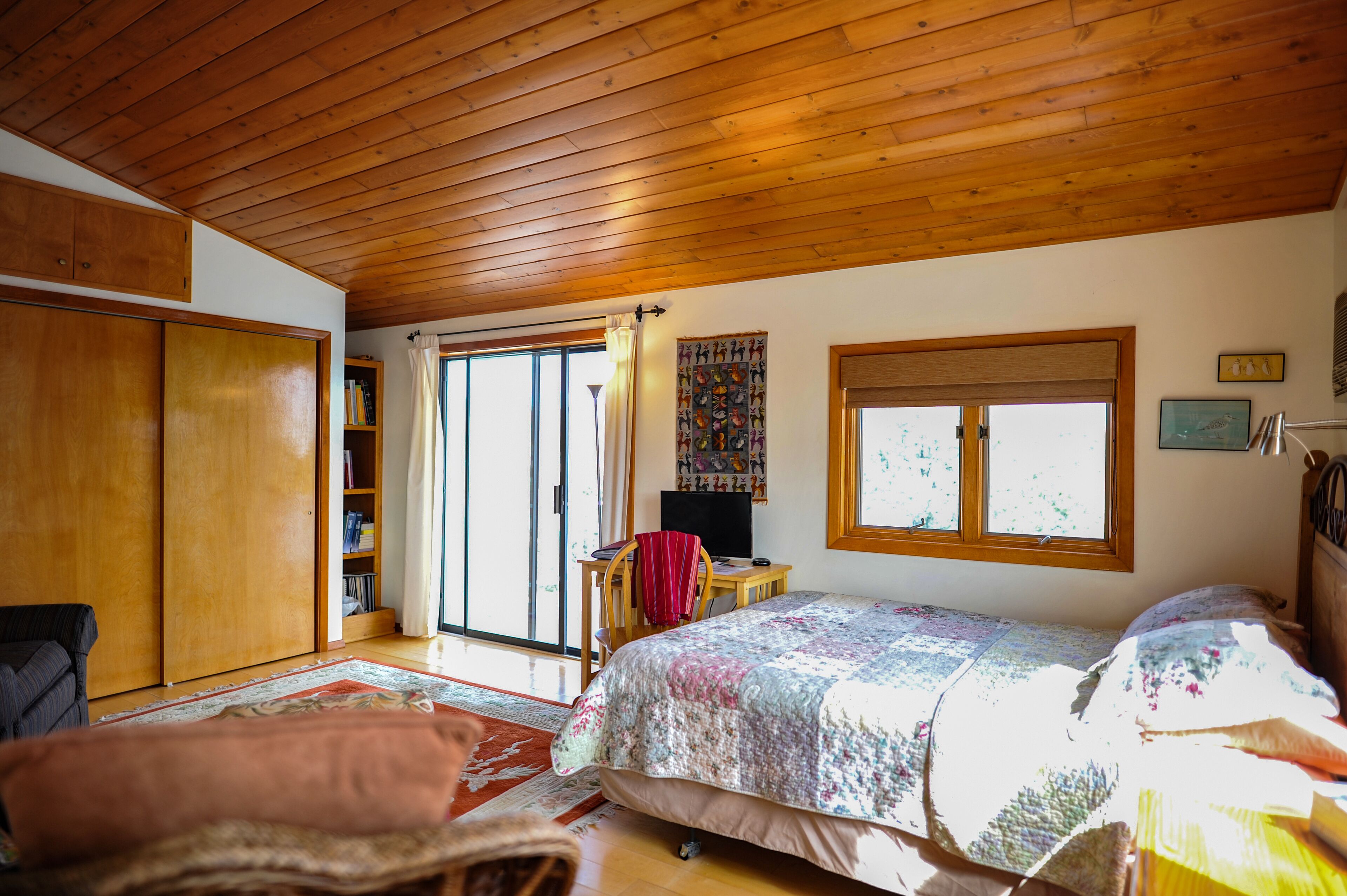 2 habitaciones, escritorio, tabla de planchar con plancha y wifi 
